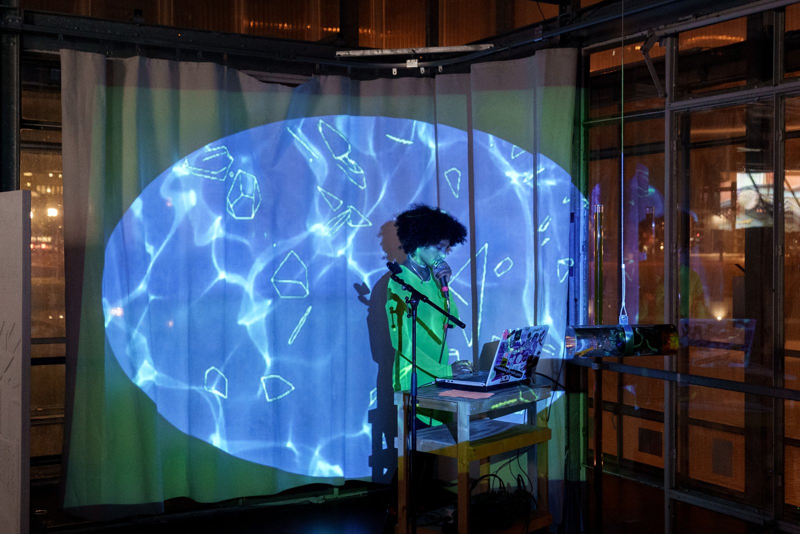 pIcOs dE mIrAgeM (mIrAgE pEaKs)Performance by biarritzzz